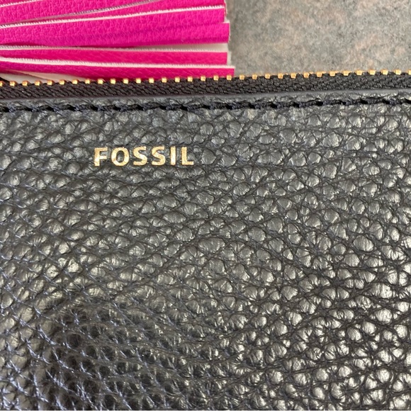 Fossil Black Tara Wristlet Black With Pink Tassel - NWT - Picture 3 of 9